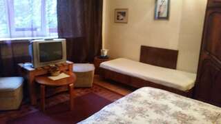 Отели типа «постель и завтрак» Vila Monica Тыргу-Муреш Трехместный номер-2